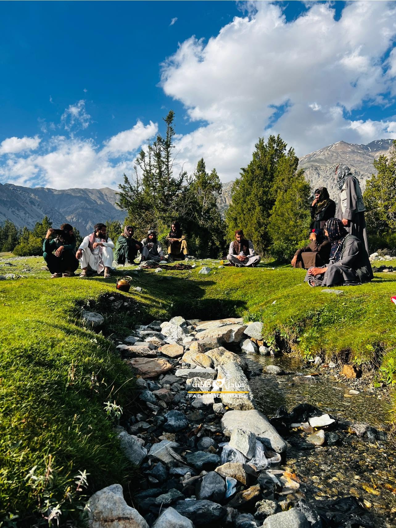 سترګې دې پرېږده چې شیندي ګلونه